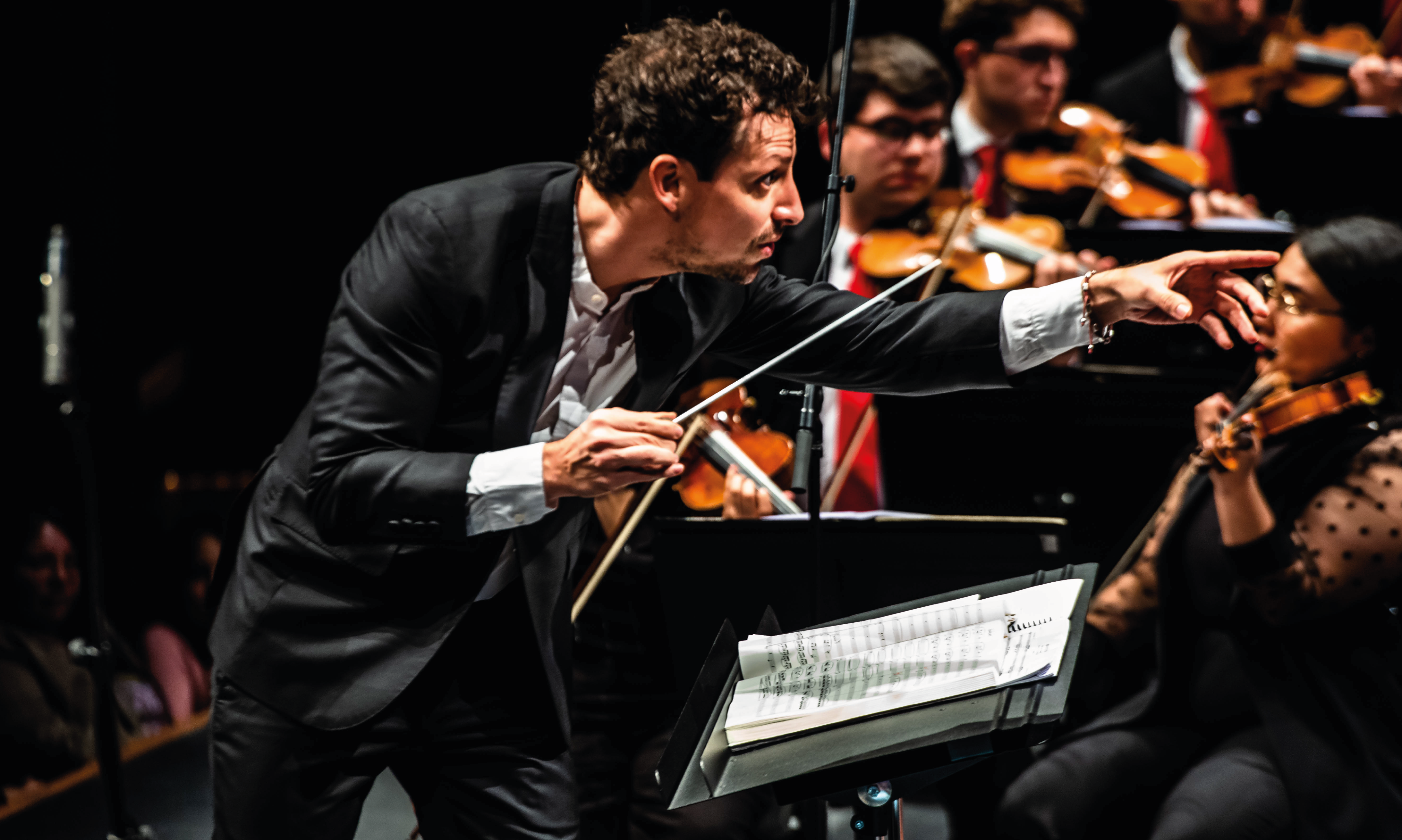 Paolo Bortolameolli regresa al teatro de Fundación CorpArtes junto a músicos de la Orquesta Sinfónica Nacional Juvenil
