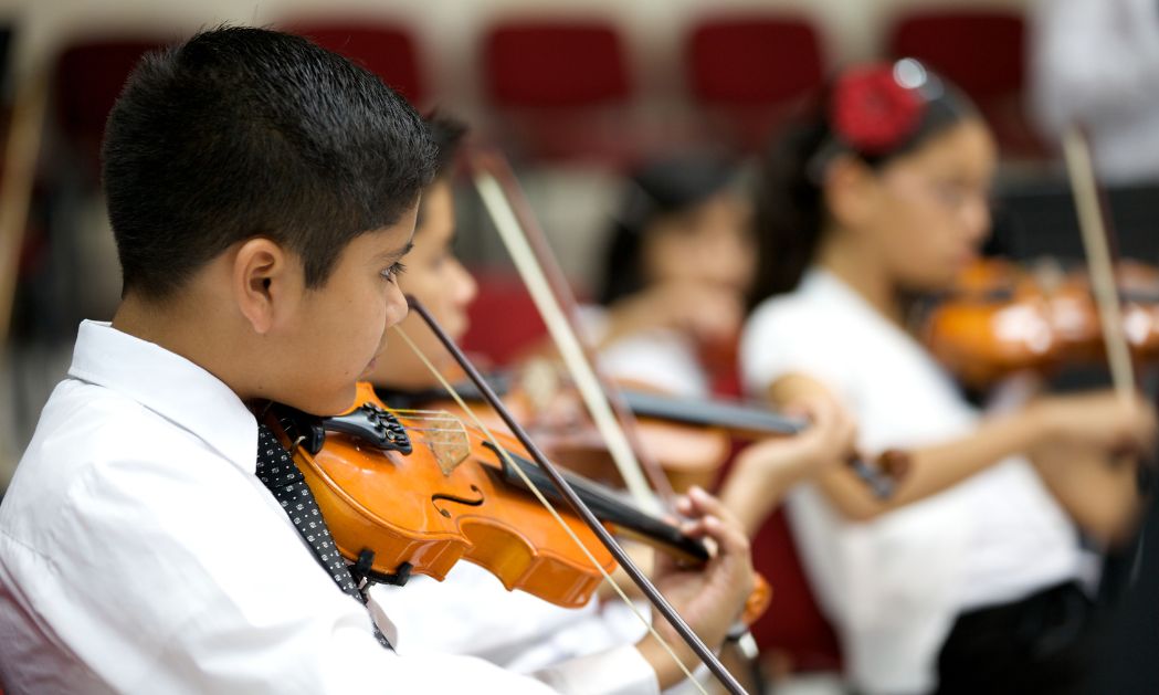Mineduc y FOJI presentan tres grandes encuentros de orquestas escolares 