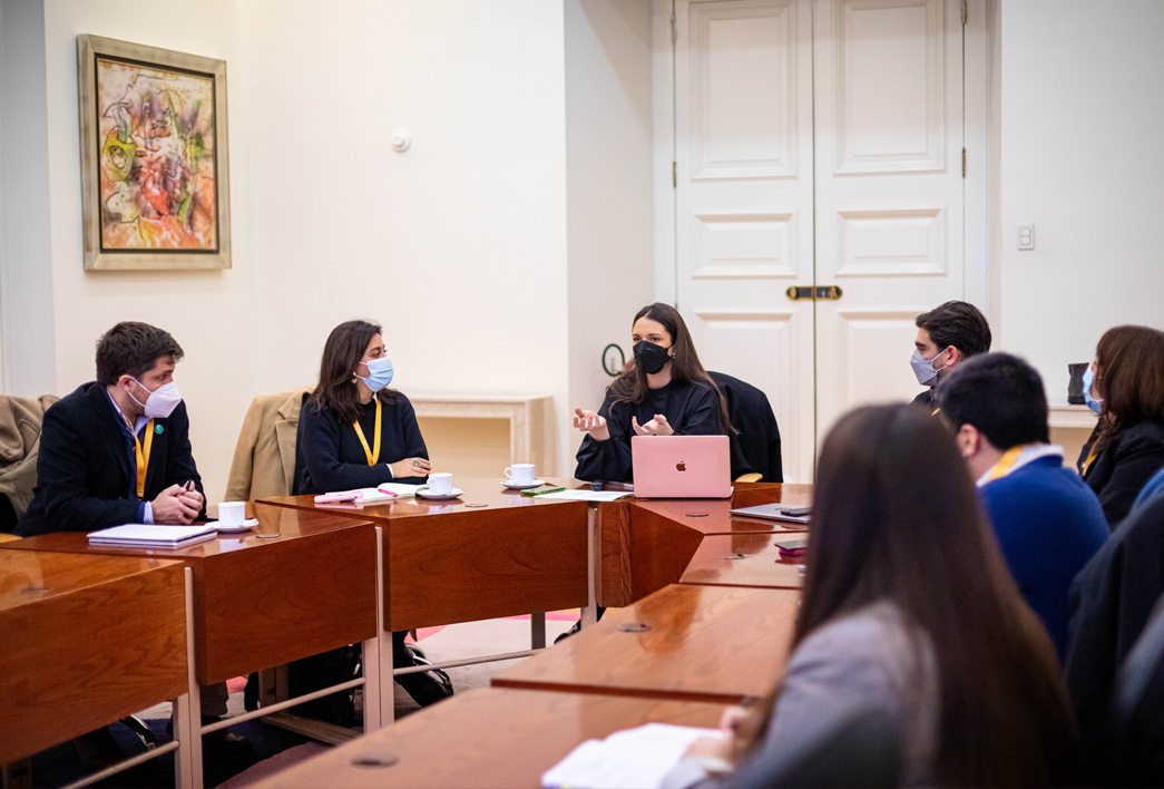 Jornada de trabajo reúne a directores de fundaciones e Irina Karamanos en torno a recuento y próximas metas