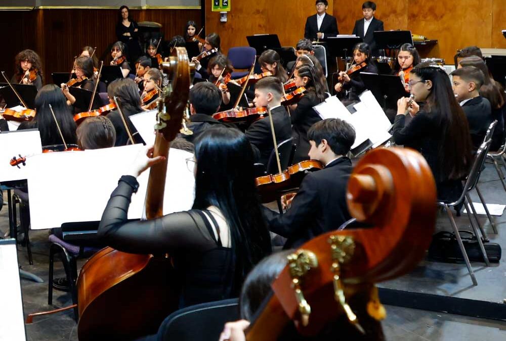 Virginia Vergara asume la dirección titular de la Orquesta Sinfónica Infantil Metropolitana (OSIM) e inicia la temporada 2025 